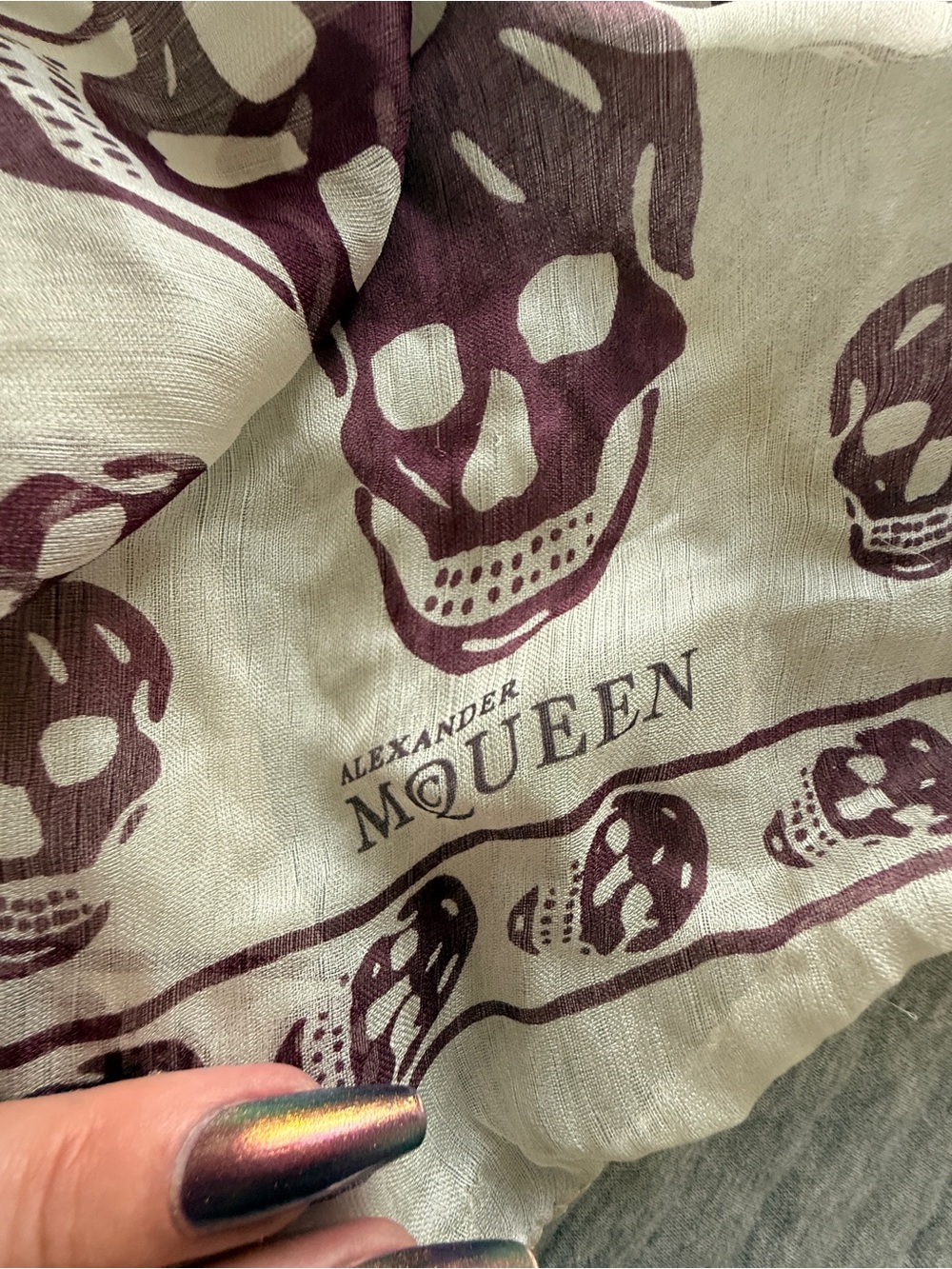 Alexander McQueen 100% Silk Skull Scarf Ivory Burgundy Made in Italy